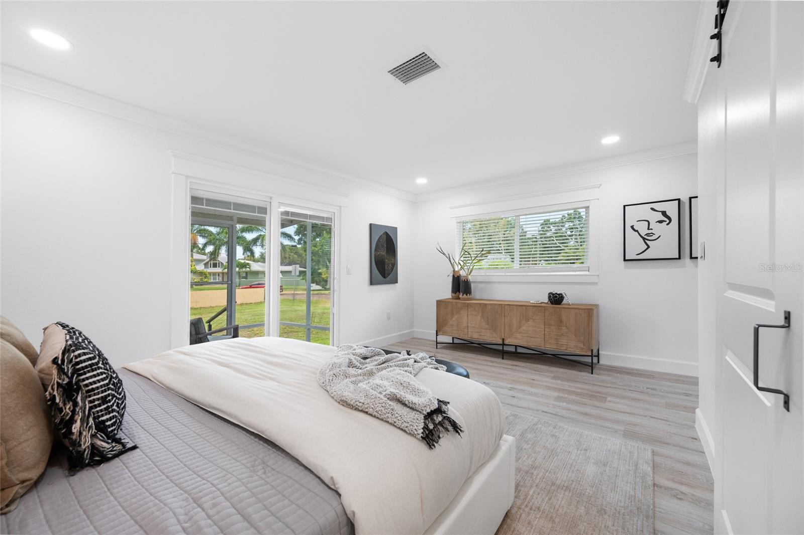 380 VILLAGRANDE AVE S — photo 42