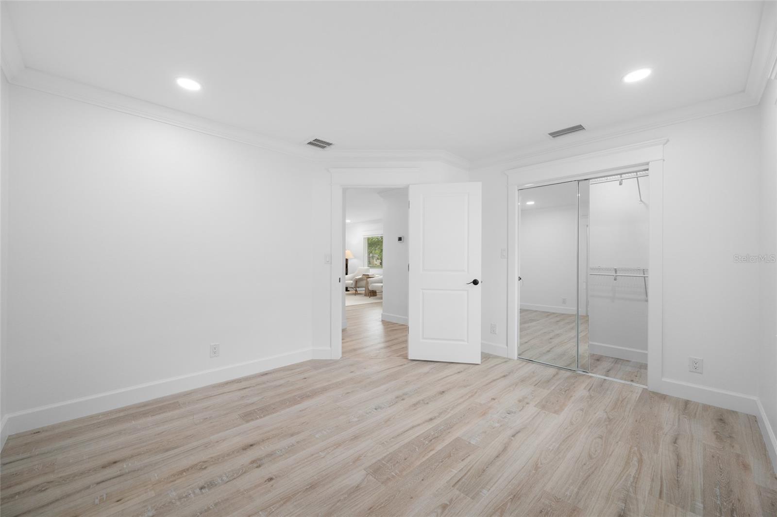 380 VILLAGRANDE AVE S — photo 58