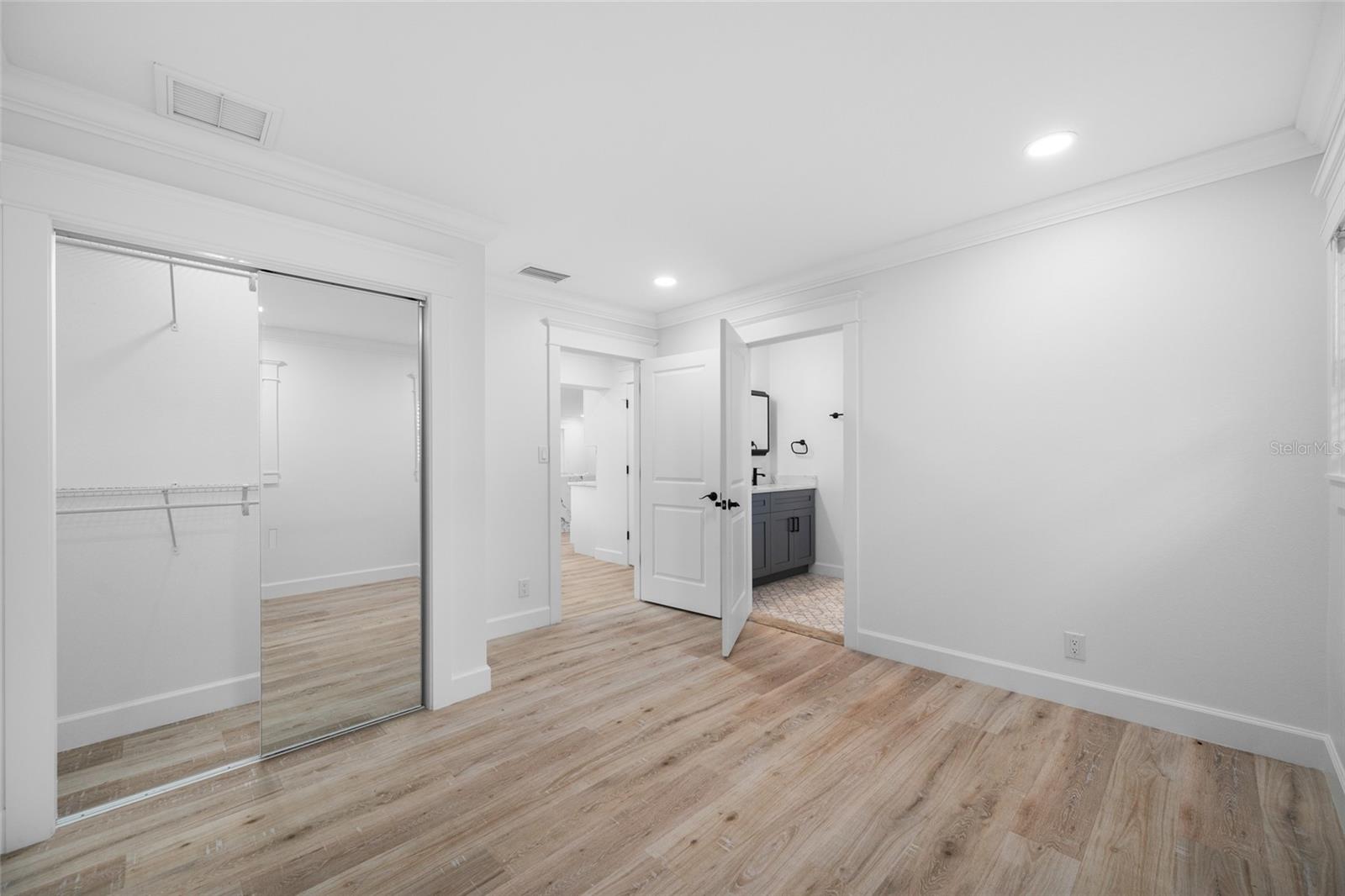 380 VILLAGRANDE AVE S — photo 64