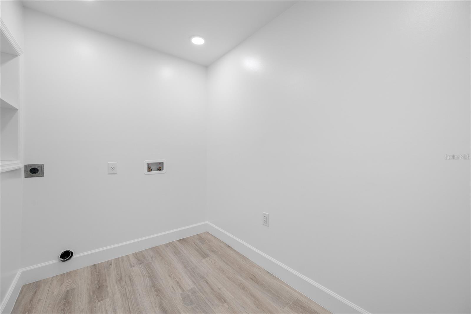 380 VILLAGRANDE AVE S — photo 66