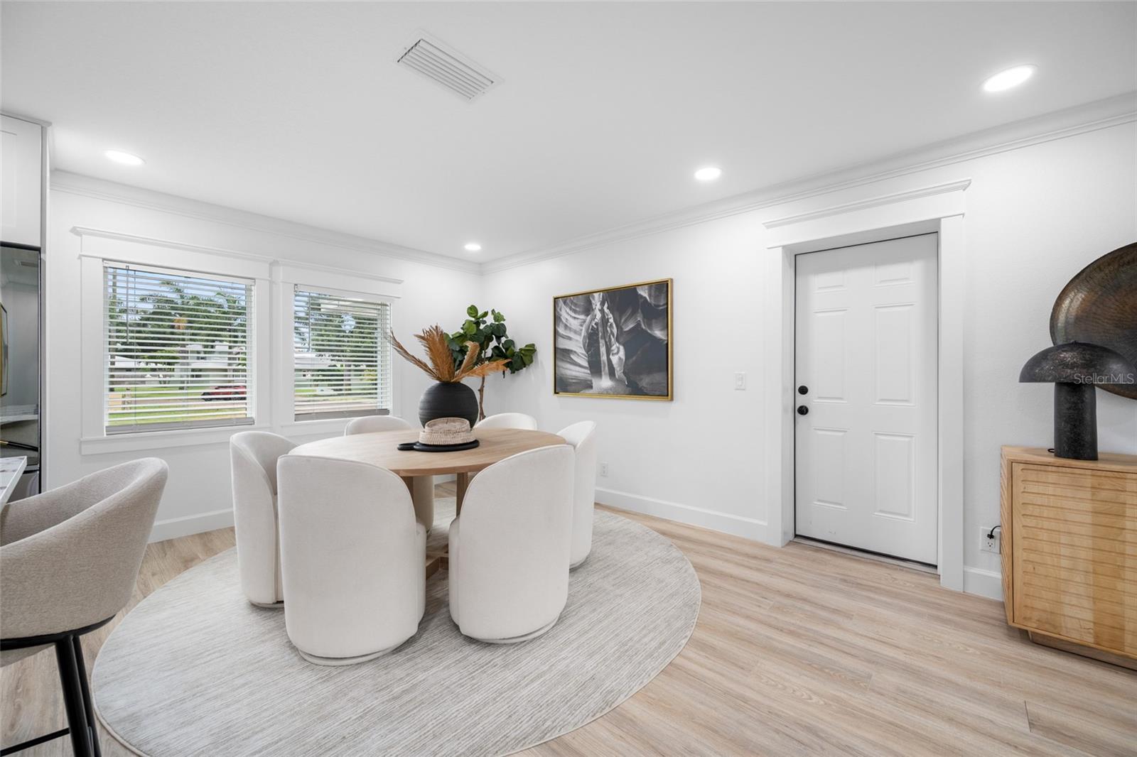 380 VILLAGRANDE AVE S — photo 33