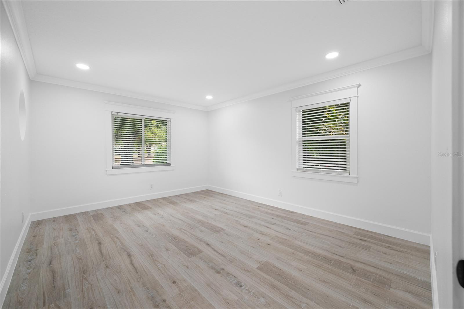 380 VILLAGRANDE AVE S — photo 62