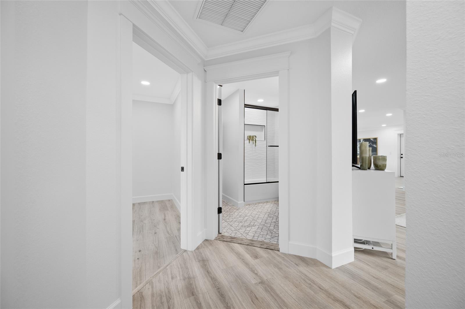 380 VILLAGRANDE AVE S — photo 54