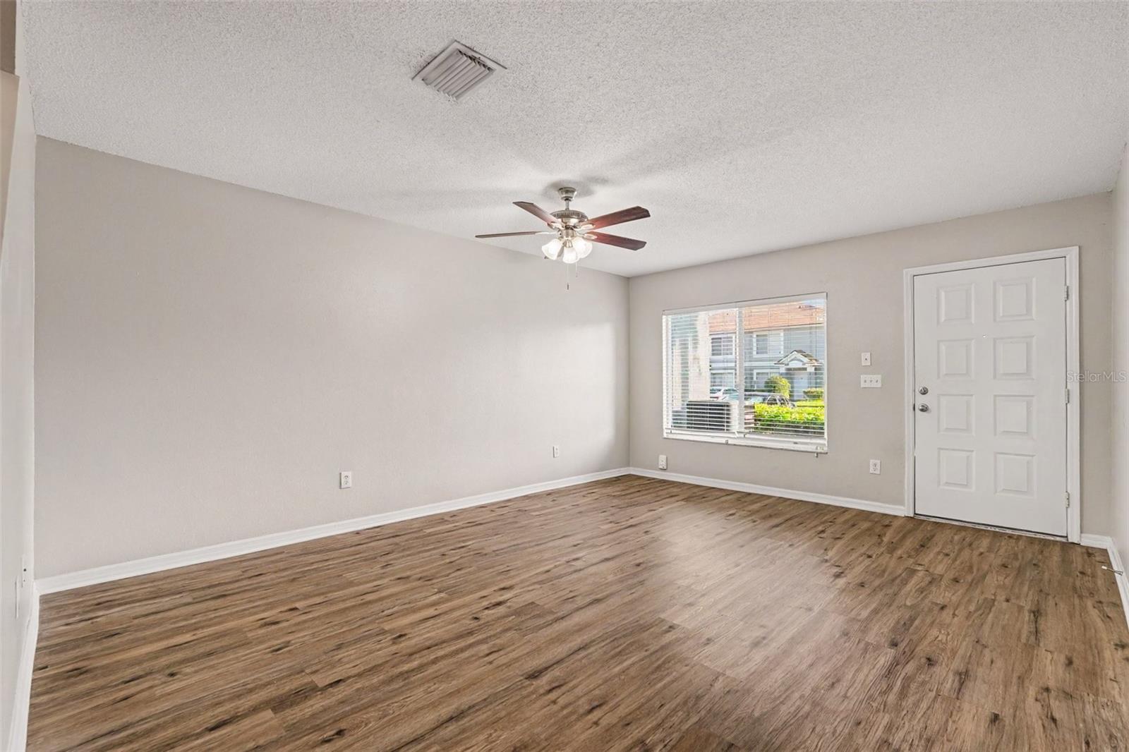 2125 FLUORSHIRE DR — photo 3