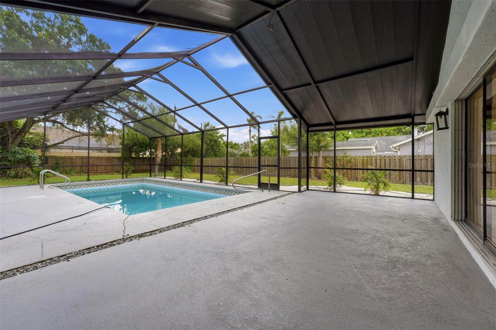 4731 ATLANTIC AVE — photo 11