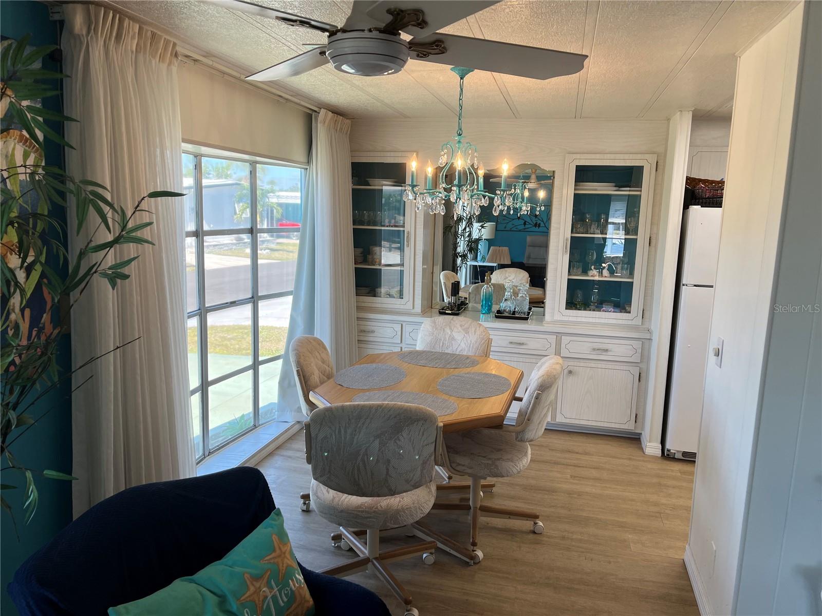 609 CERVINA DR — photo 11
