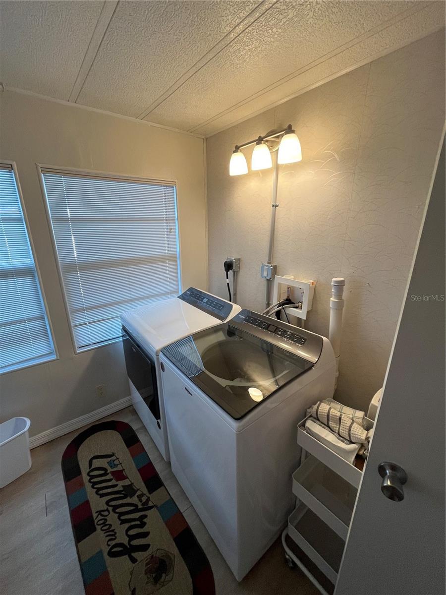 609 CERVINA DR — photo 34