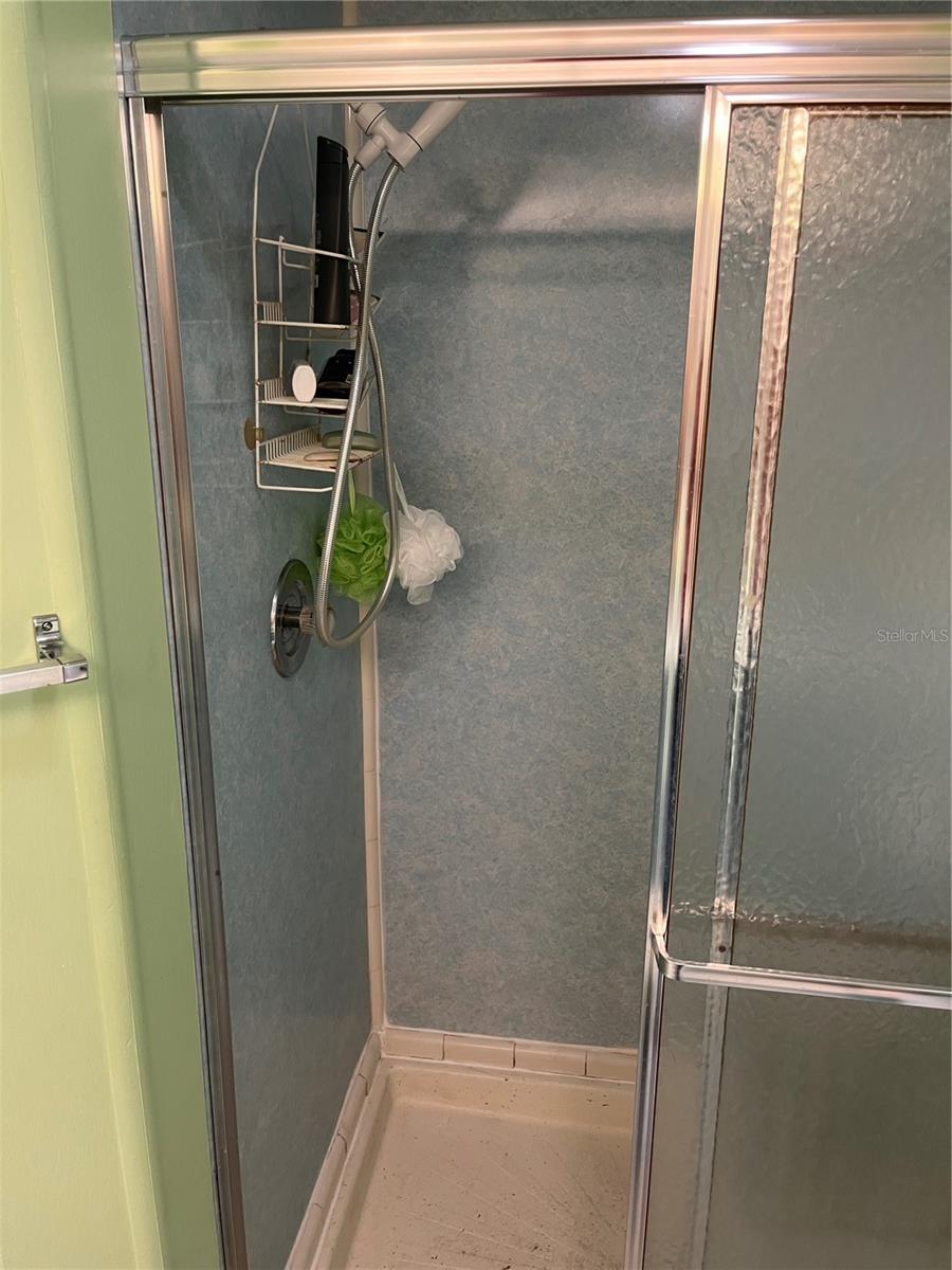 609 CERVINA DR — photo 32