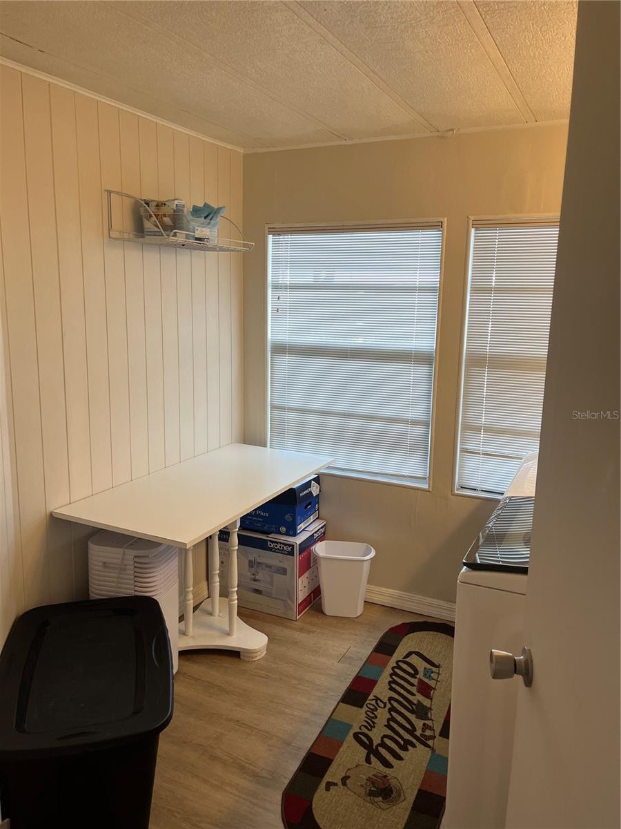 609 CERVINA DR — photo 33