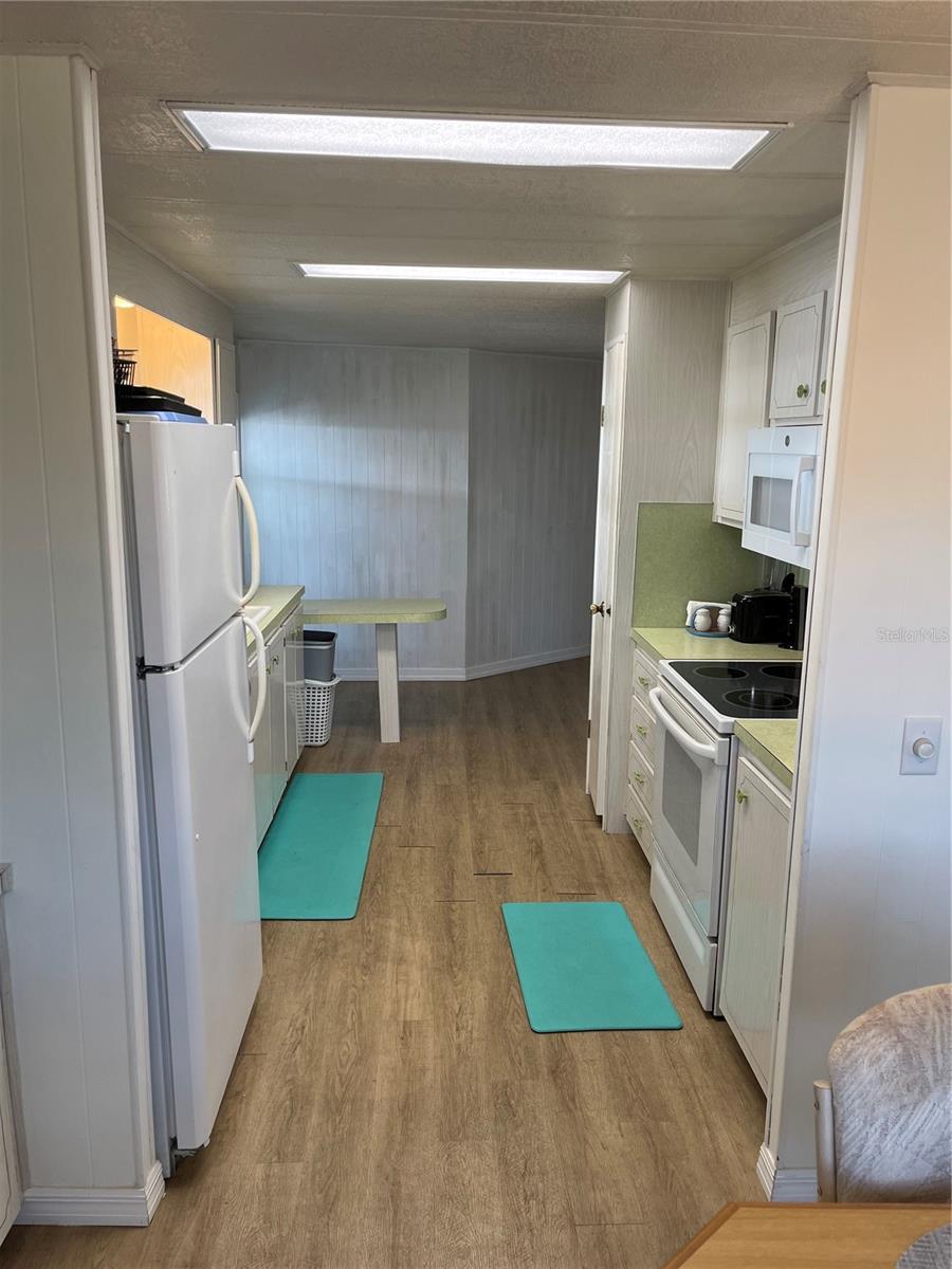 609 CERVINA DR — photo 14