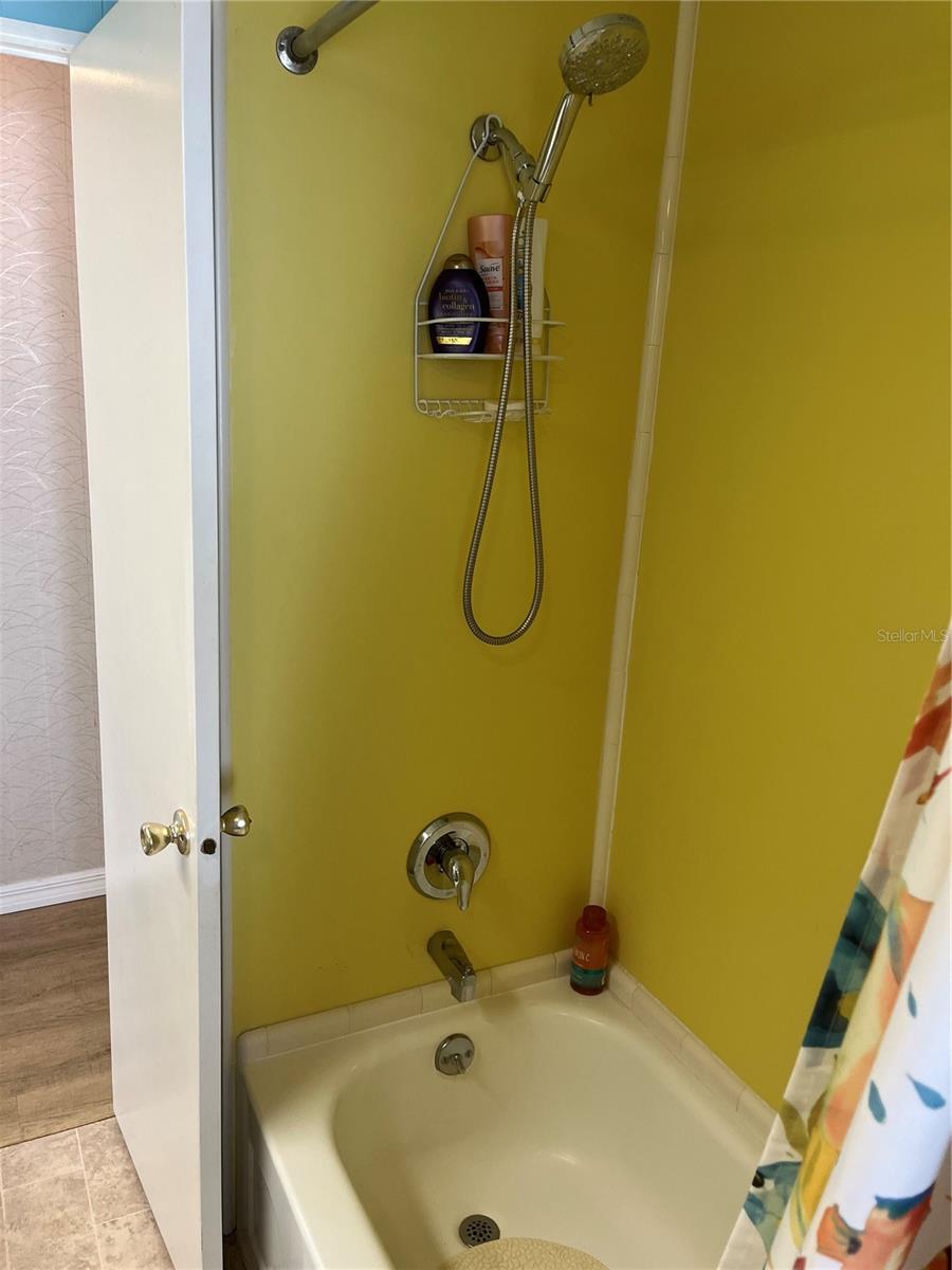 609 CERVINA DR — photo 24