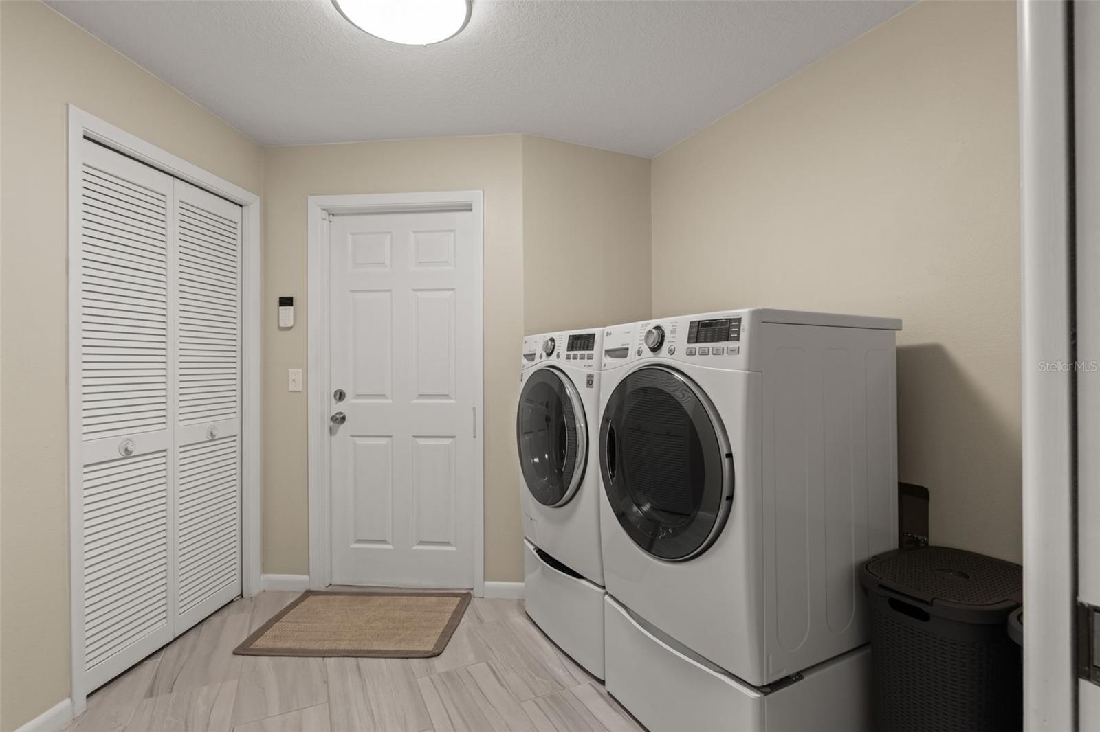 13916 MIDDLE PARK DR — photo 21