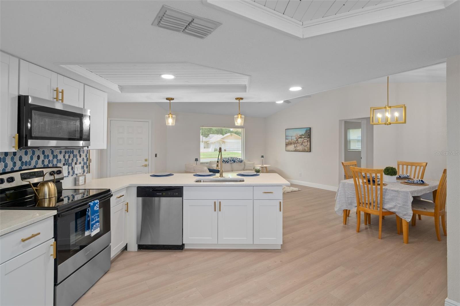 8643 WOODBRIDGE DR — photo 9