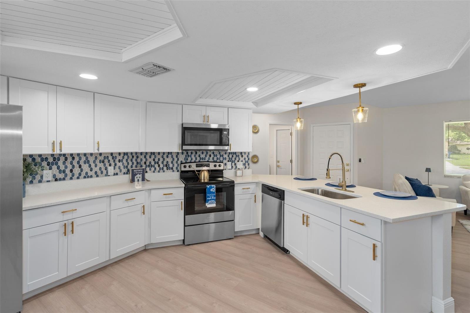 8643 WOODBRIDGE DR — photo 3