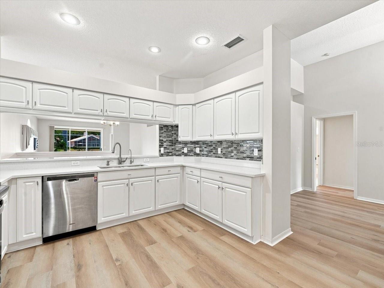 1333 LINDENWOOD DR — photo 46