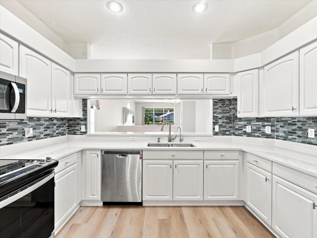1333 LINDENWOOD DR — photo 2