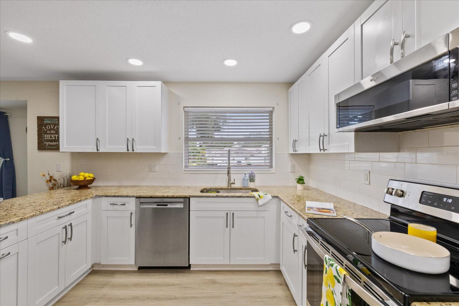 1410 RIVERSIDE DR — photo 19