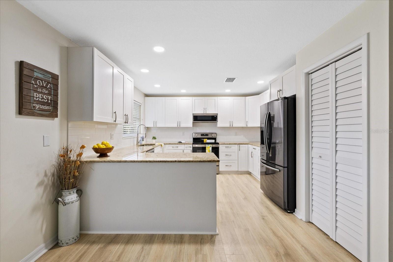 1410 RIVERSIDE DR — photo 17