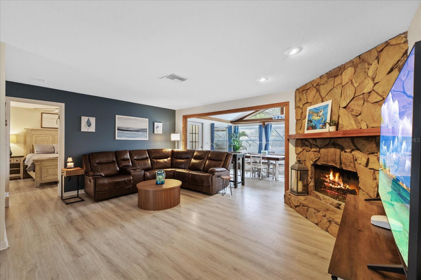 1410 RIVERSIDE DR — photo 28