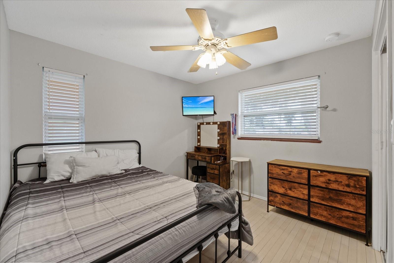 1410 RIVERSIDE DR — photo 51