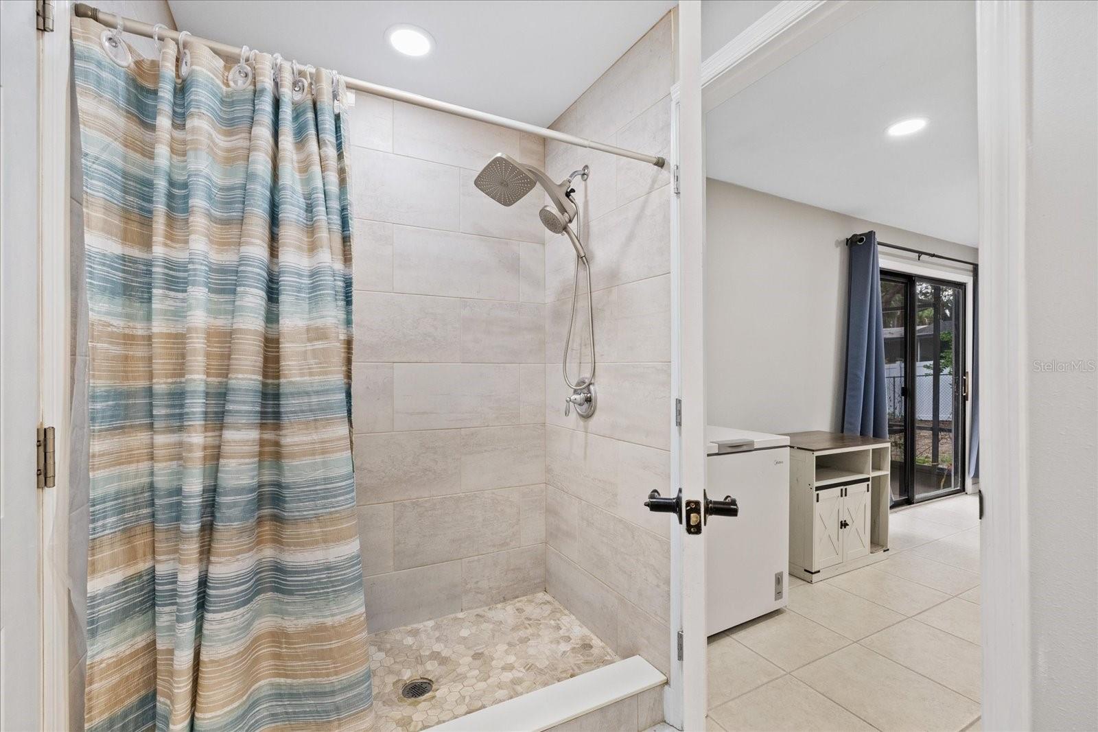 1410 RIVERSIDE DR — photo 12