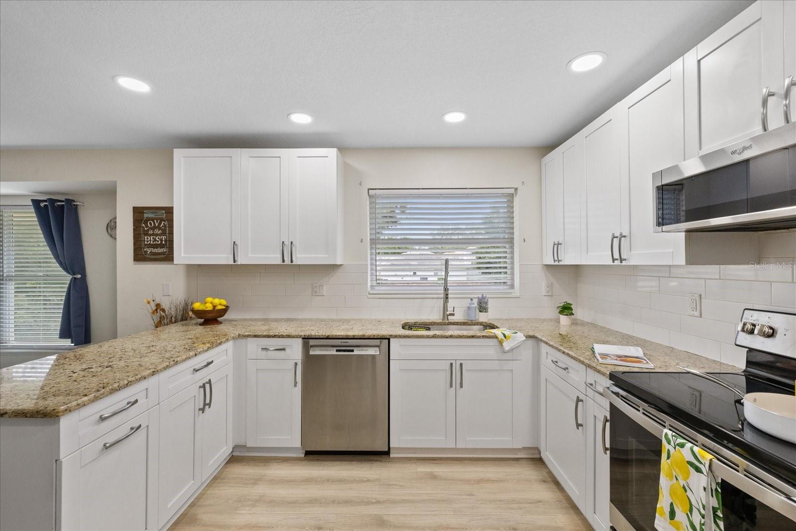 1410 RIVERSIDE DR — photo 21