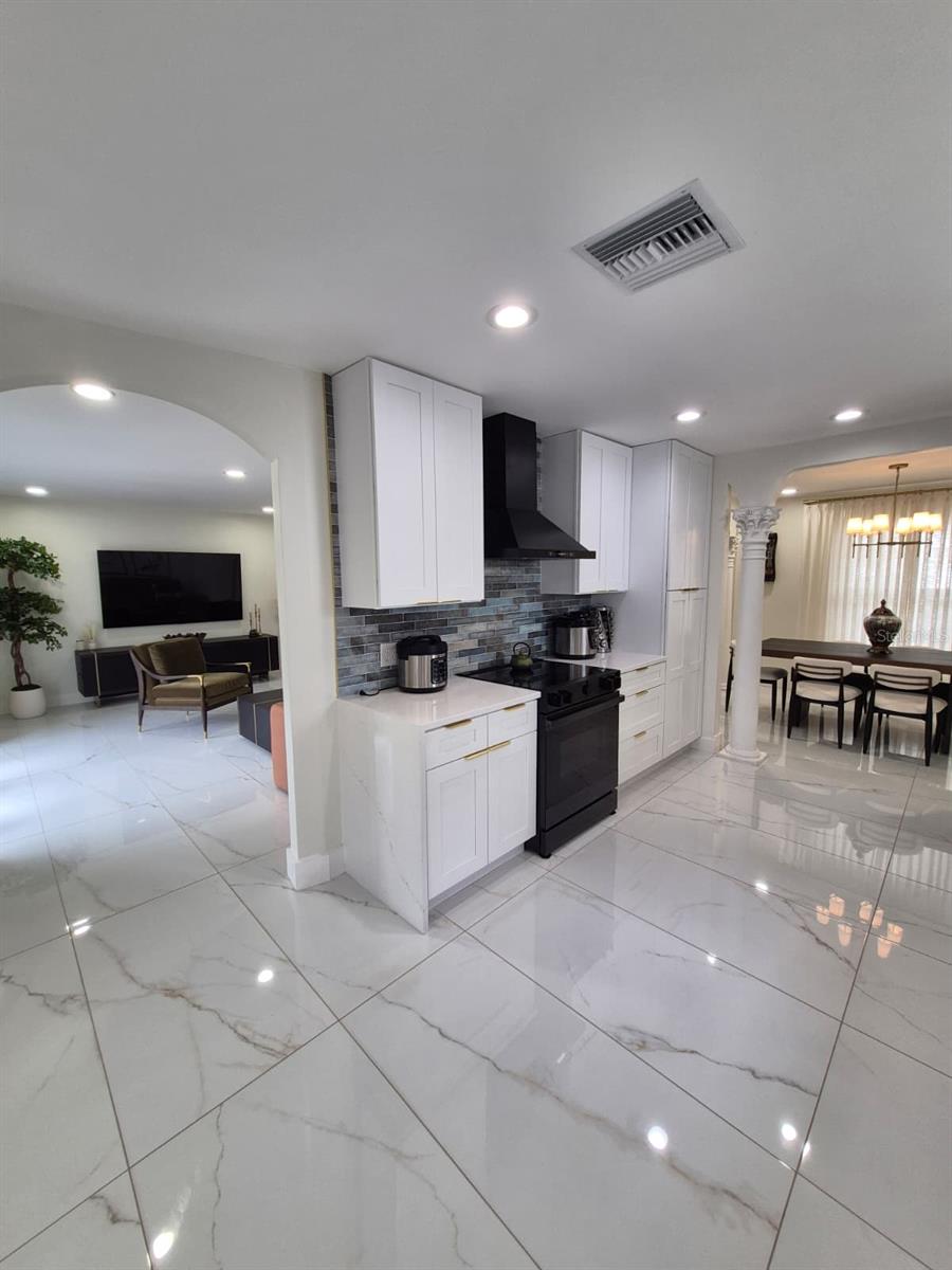 5817 TAMPA SHORES BLVD — photo 9