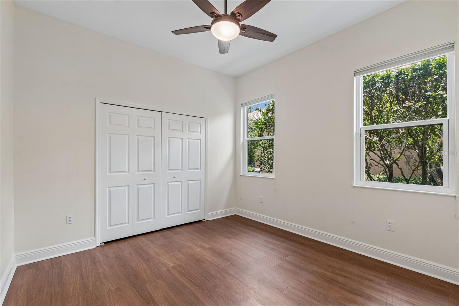 7222 LAKE FOREST GLN — photo 32