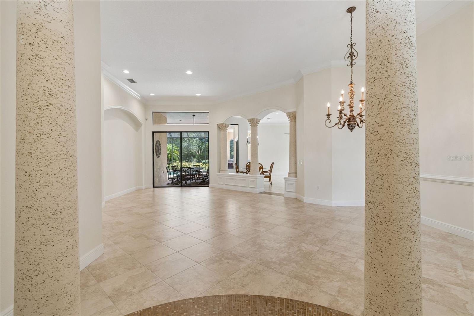7222 LAKE FOREST GLN — photo 4
