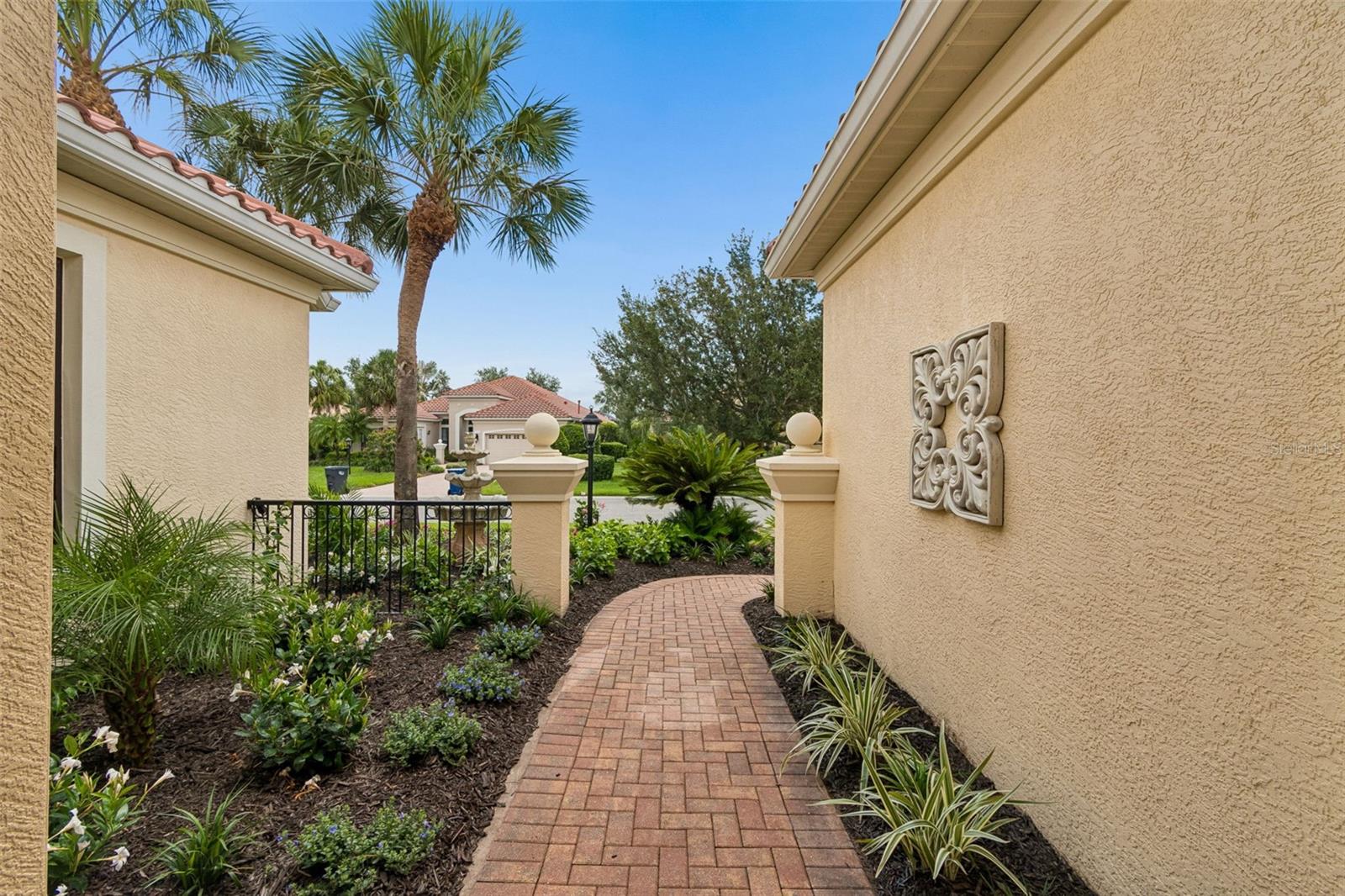 7222 LAKE FOREST GLN — photo 44