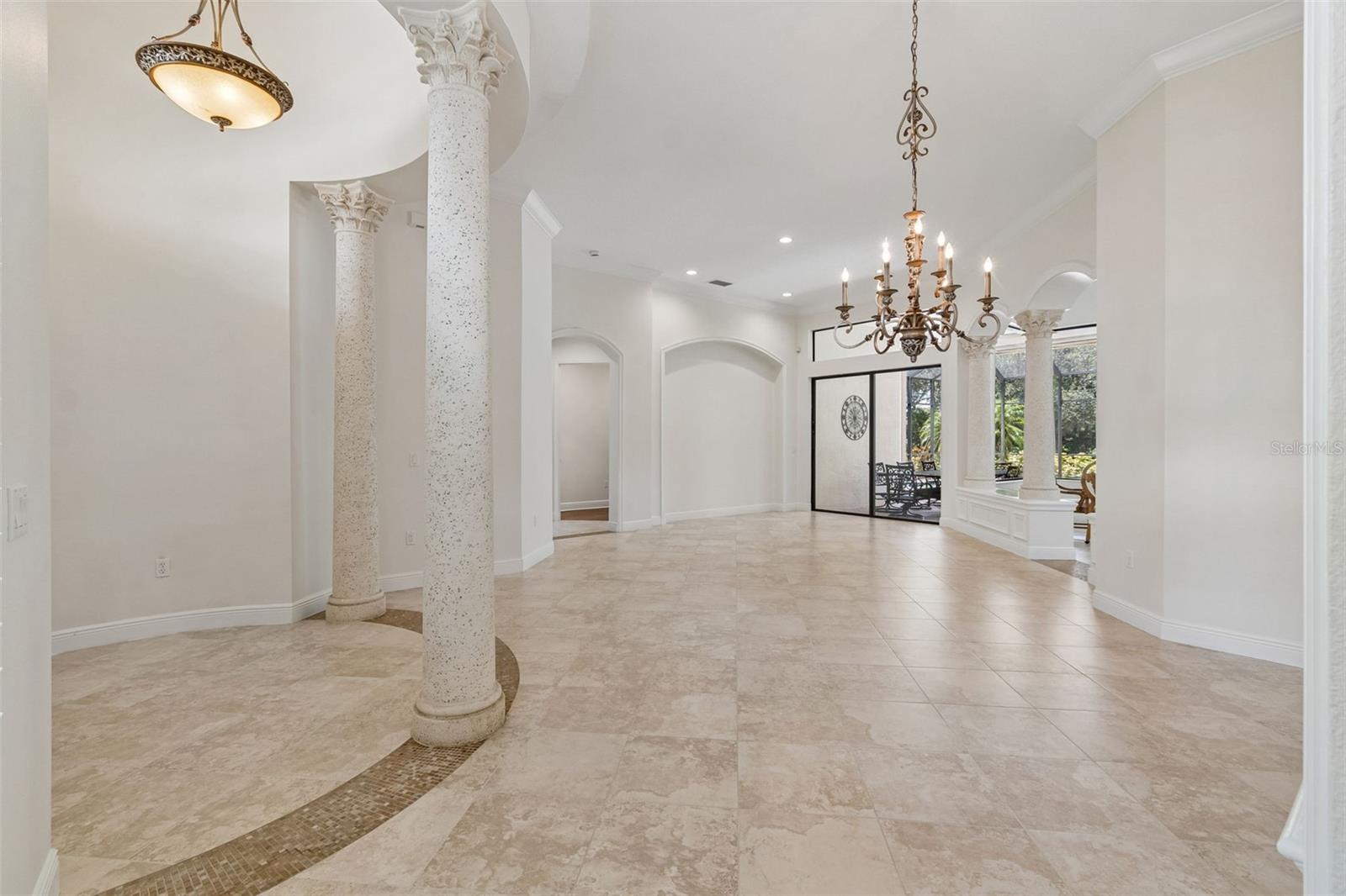 7222 LAKE FOREST GLN — photo 5