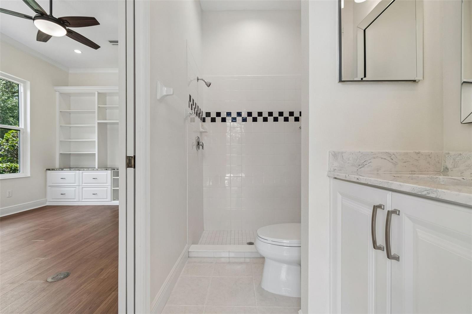 7222 LAKE FOREST GLN — photo 22