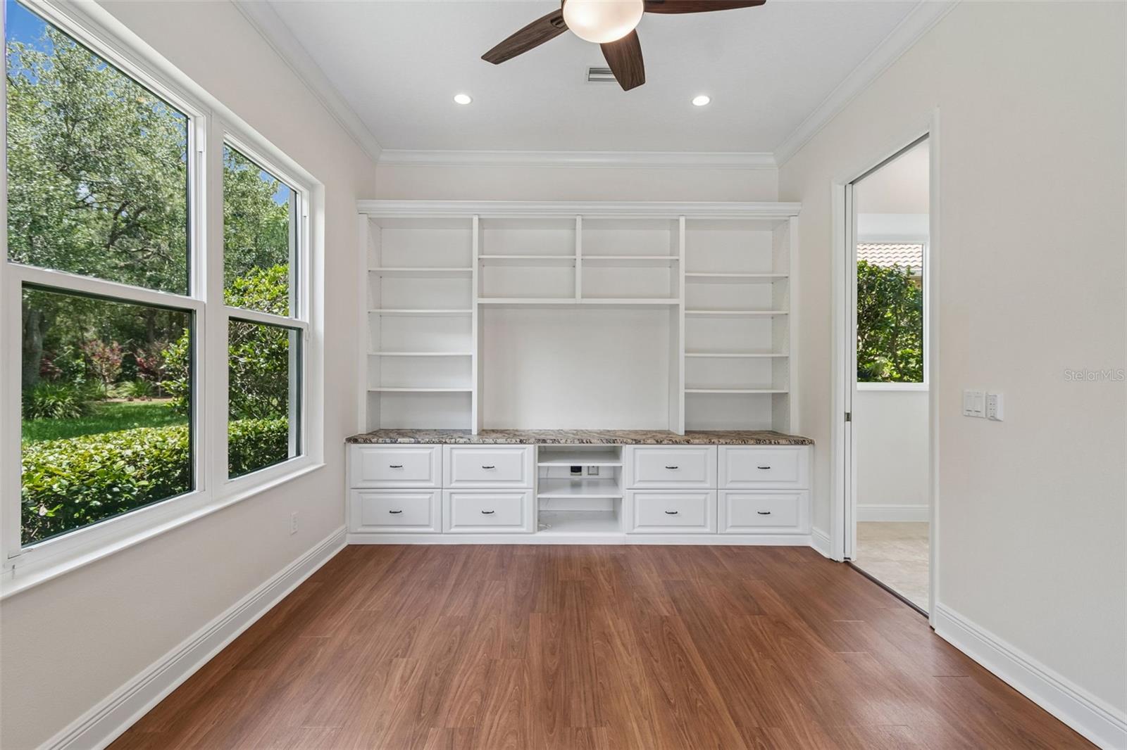 7222 LAKE FOREST GLN — photo 19