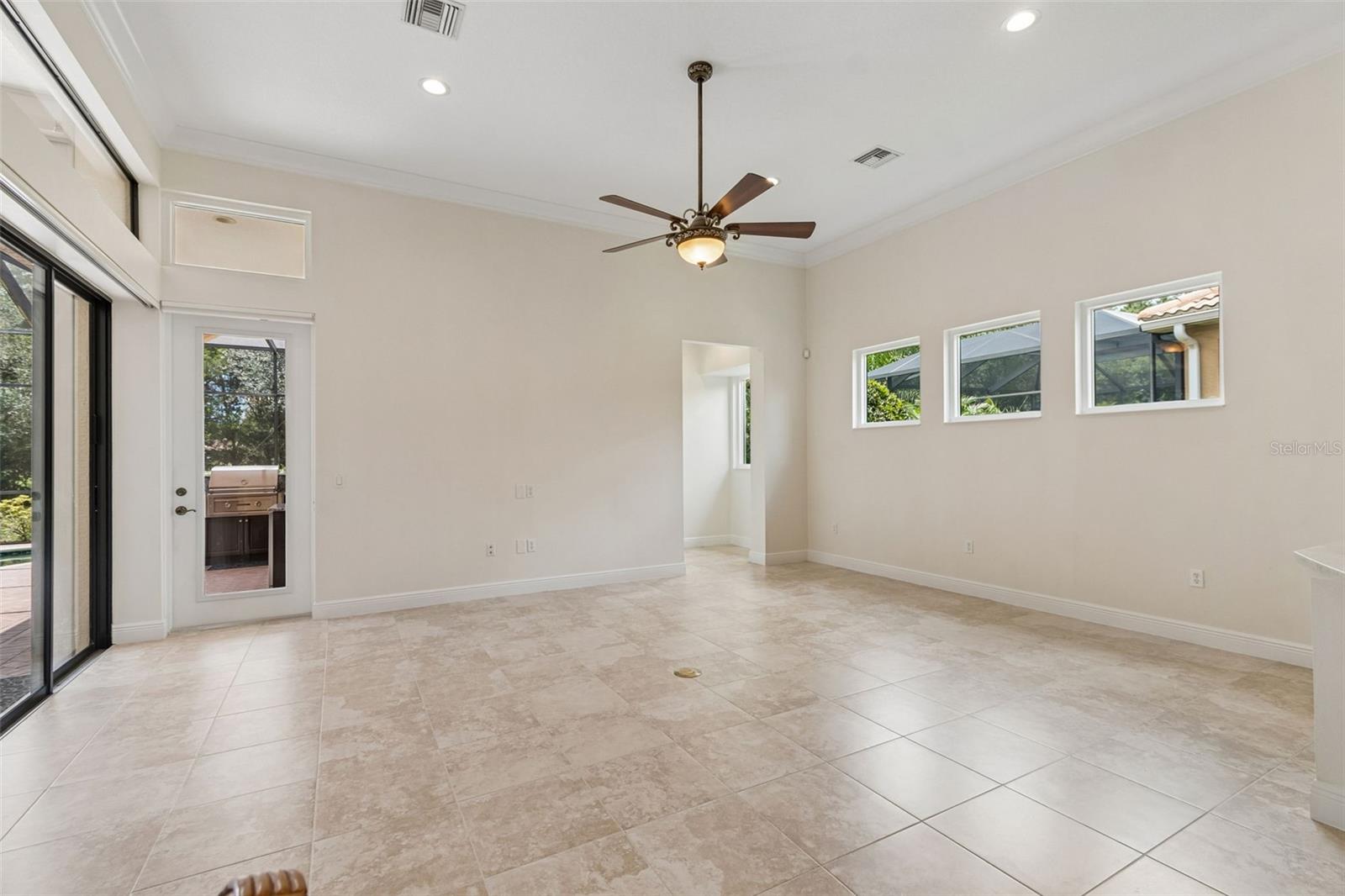 7222 LAKE FOREST GLN — photo 15