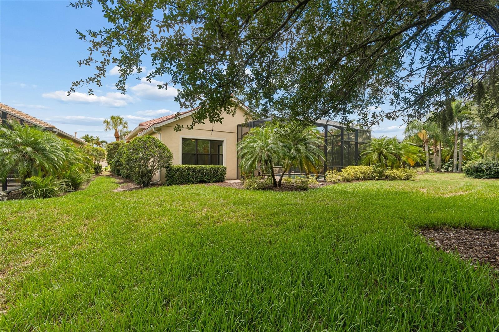 7222 LAKE FOREST GLN — photo 47