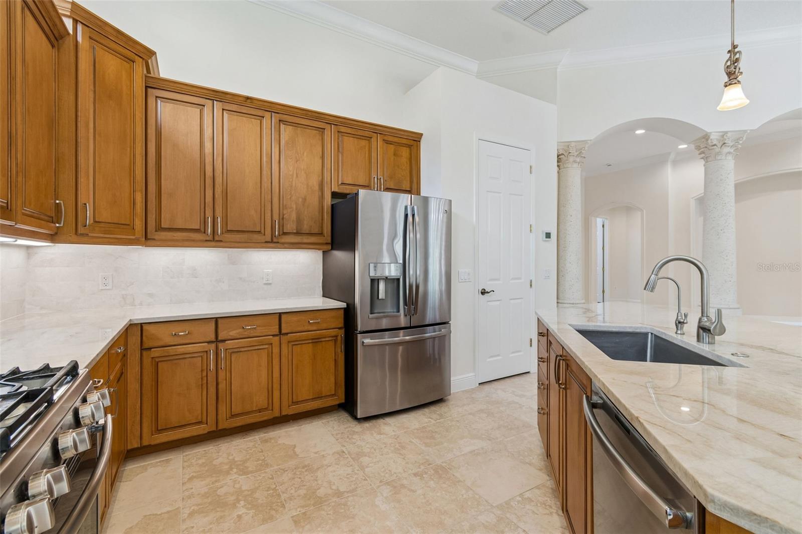 7222 LAKE FOREST GLN — photo 12