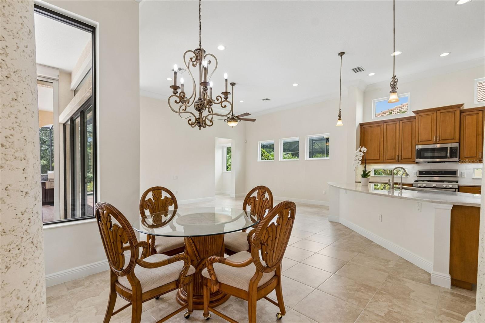7222 LAKE FOREST GLN — photo 13
