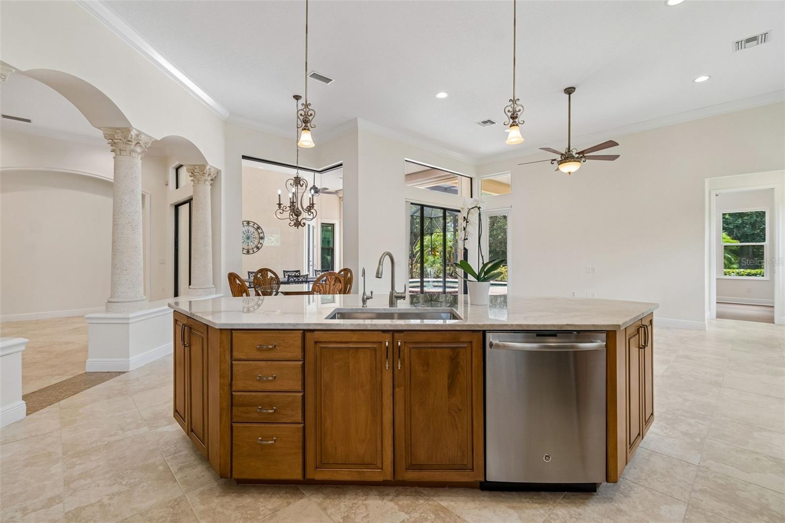 7222 LAKE FOREST GLN — photo 10