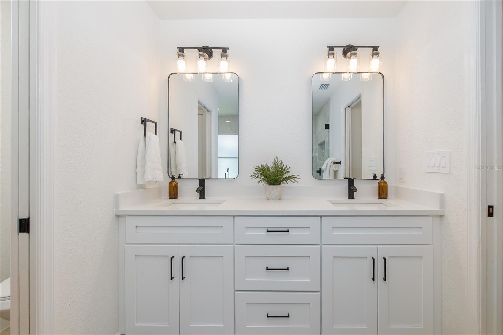 5416 JOBETH DR — photo 31