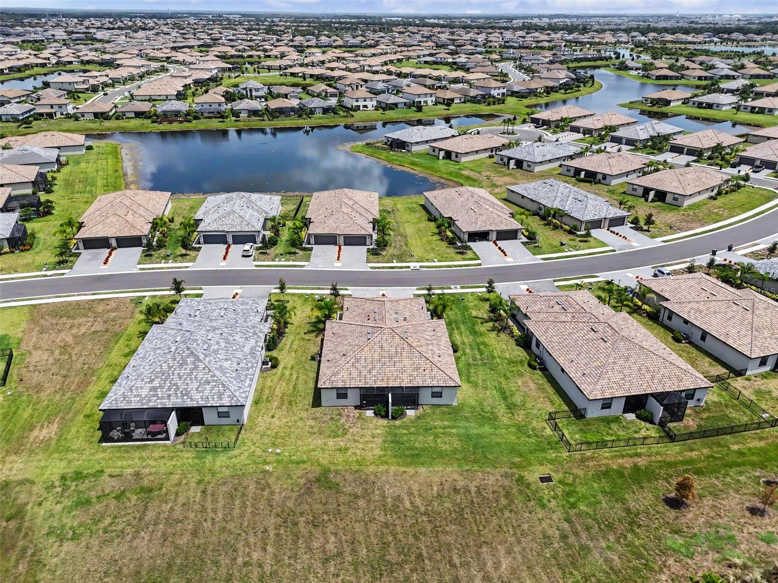 15724 SUNNY DAY DR — photo 25