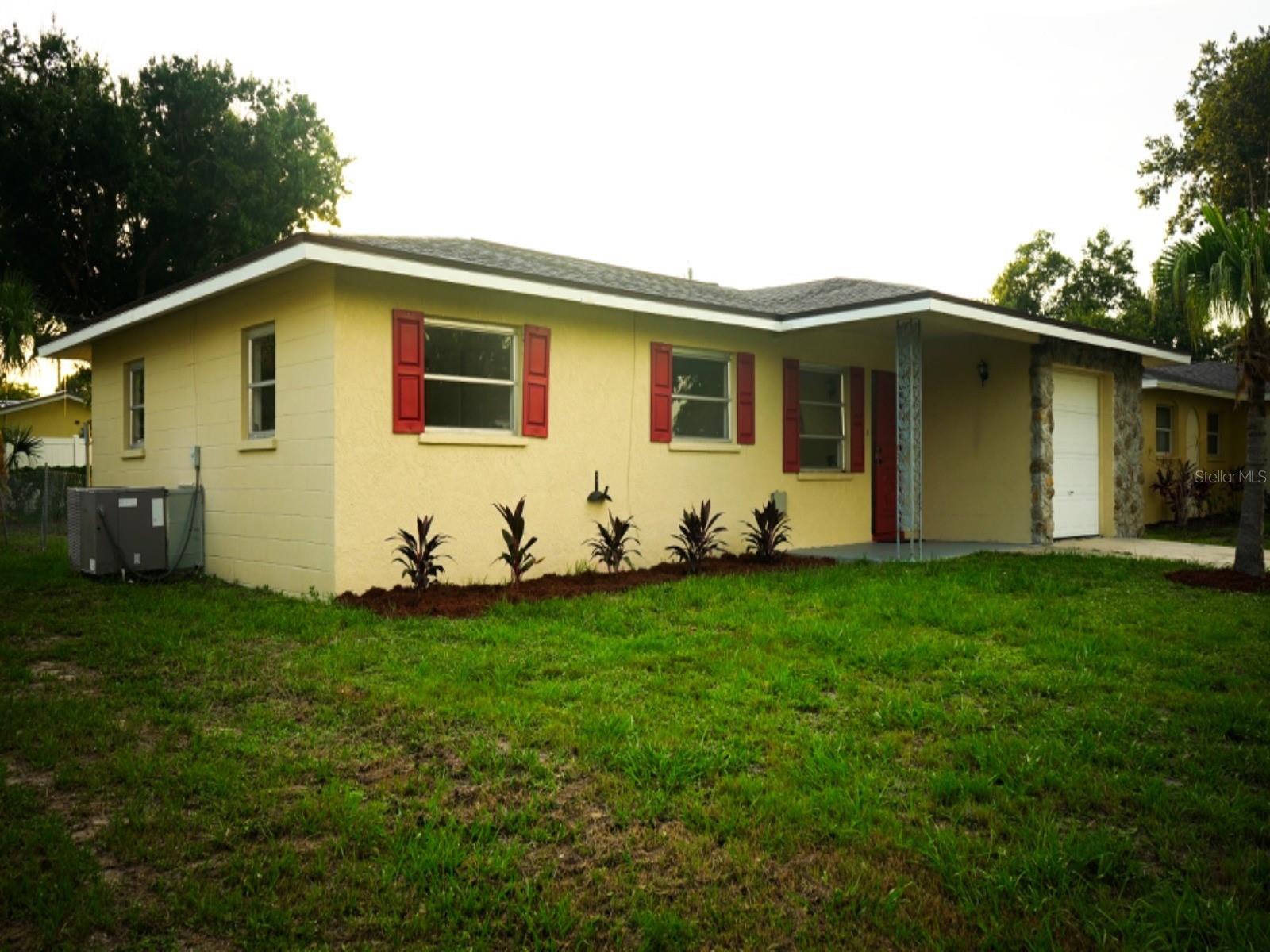 1051 VENETIAN PKWY — photo 2