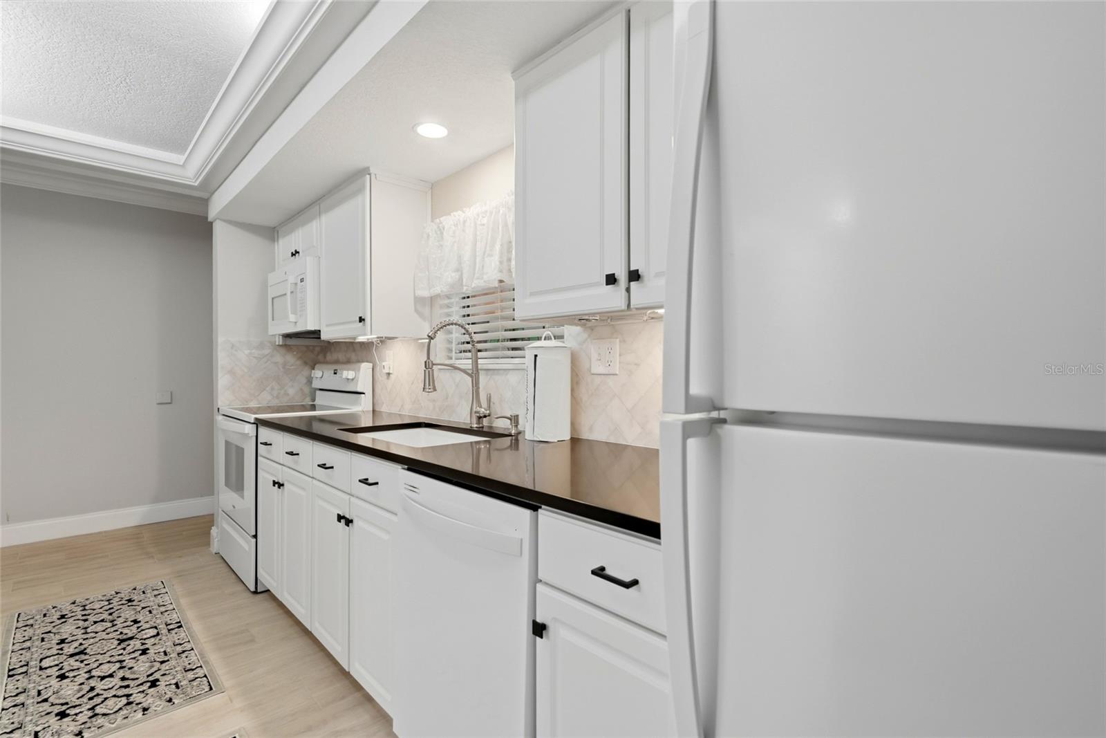 8003 JASMINE DR #8003 — photo 17