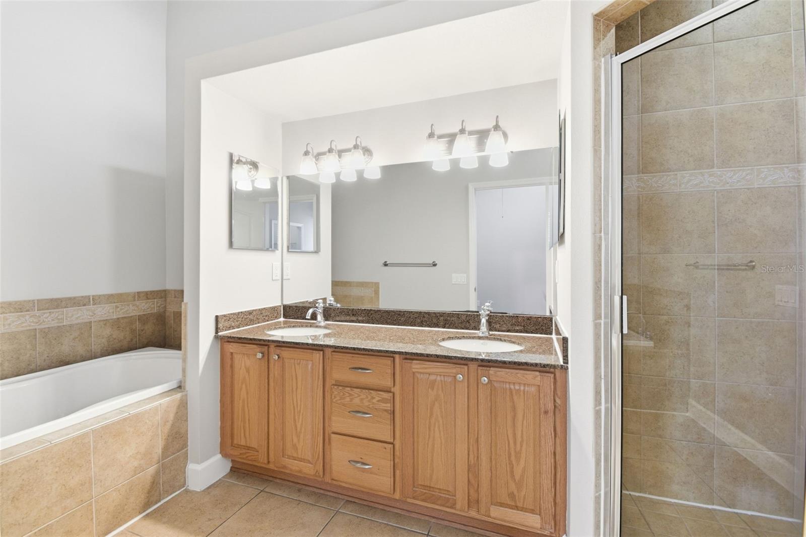 211 S WESTLAND AVE #1 — photo 43