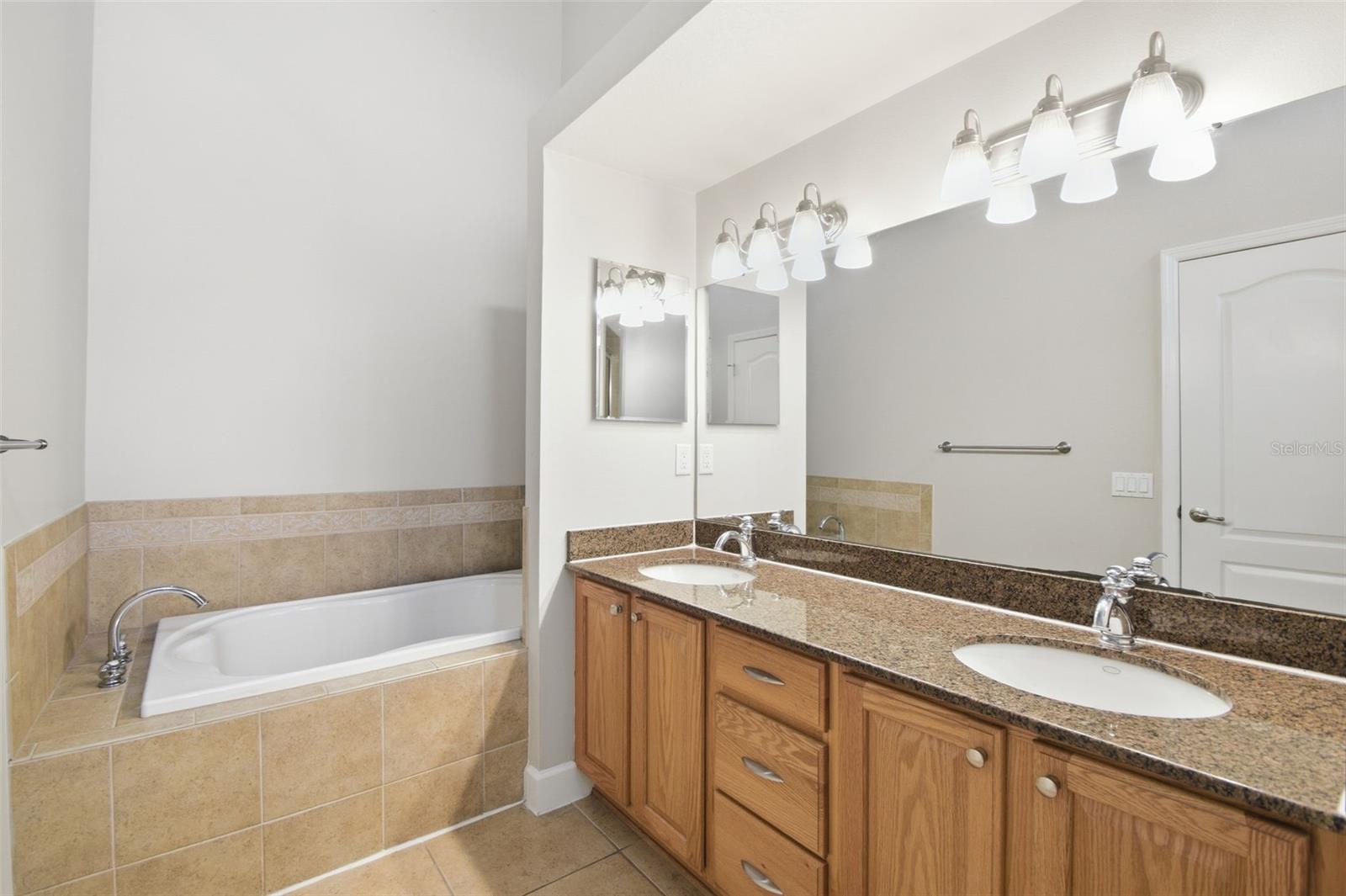 211 S WESTLAND AVE #1 — photo 45