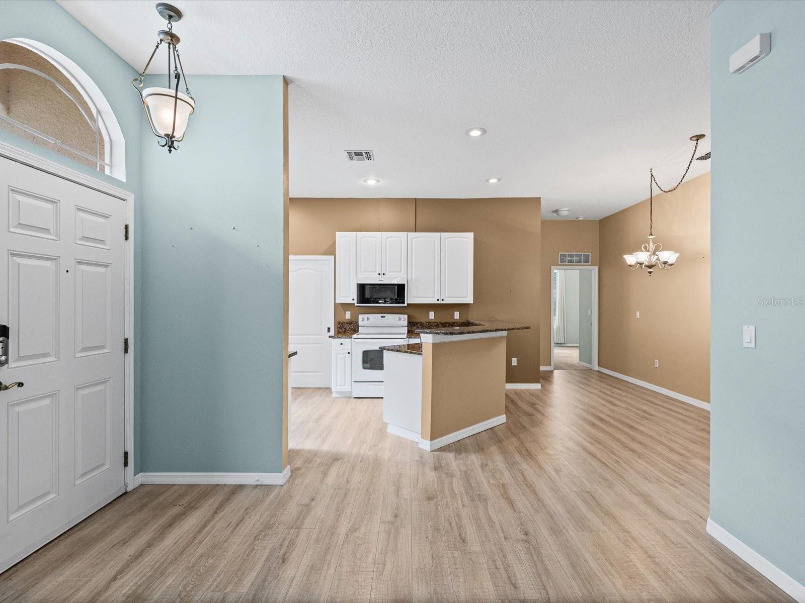 7637 WIMPOLE DR — photo 12