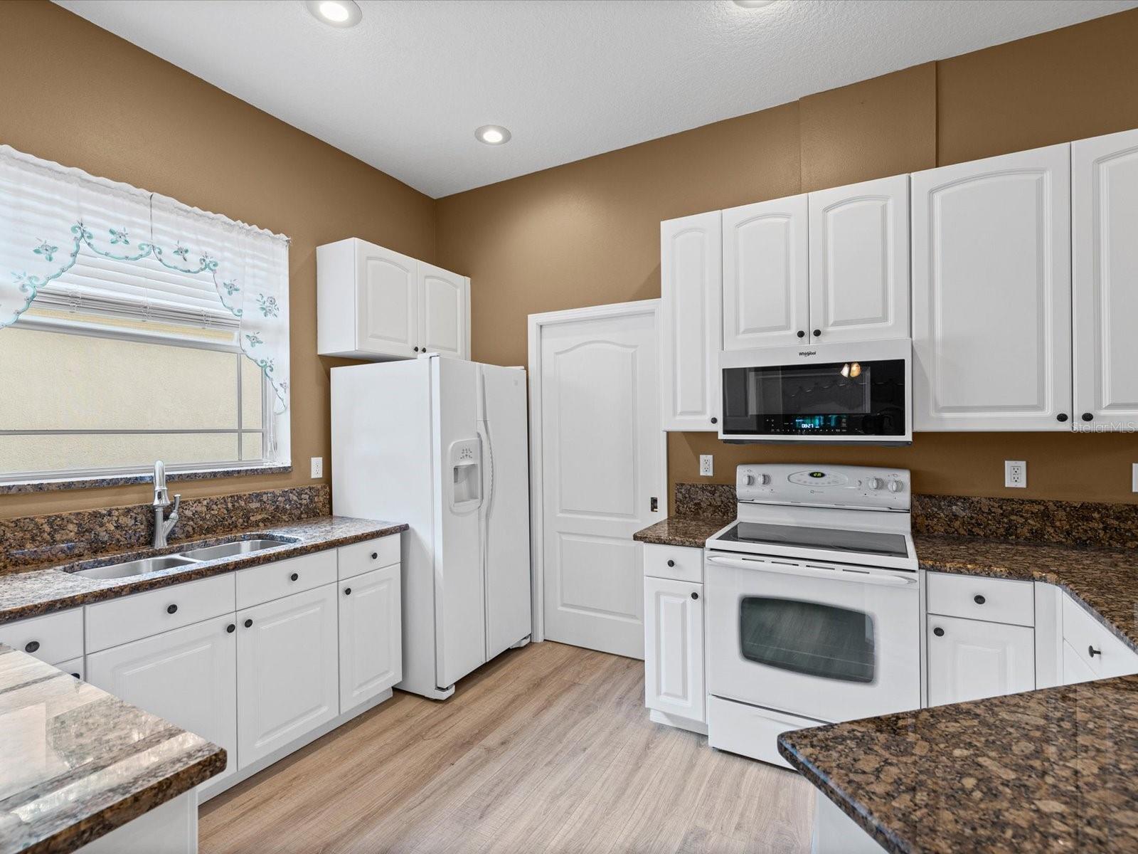 7637 WIMPOLE DR — photo 14