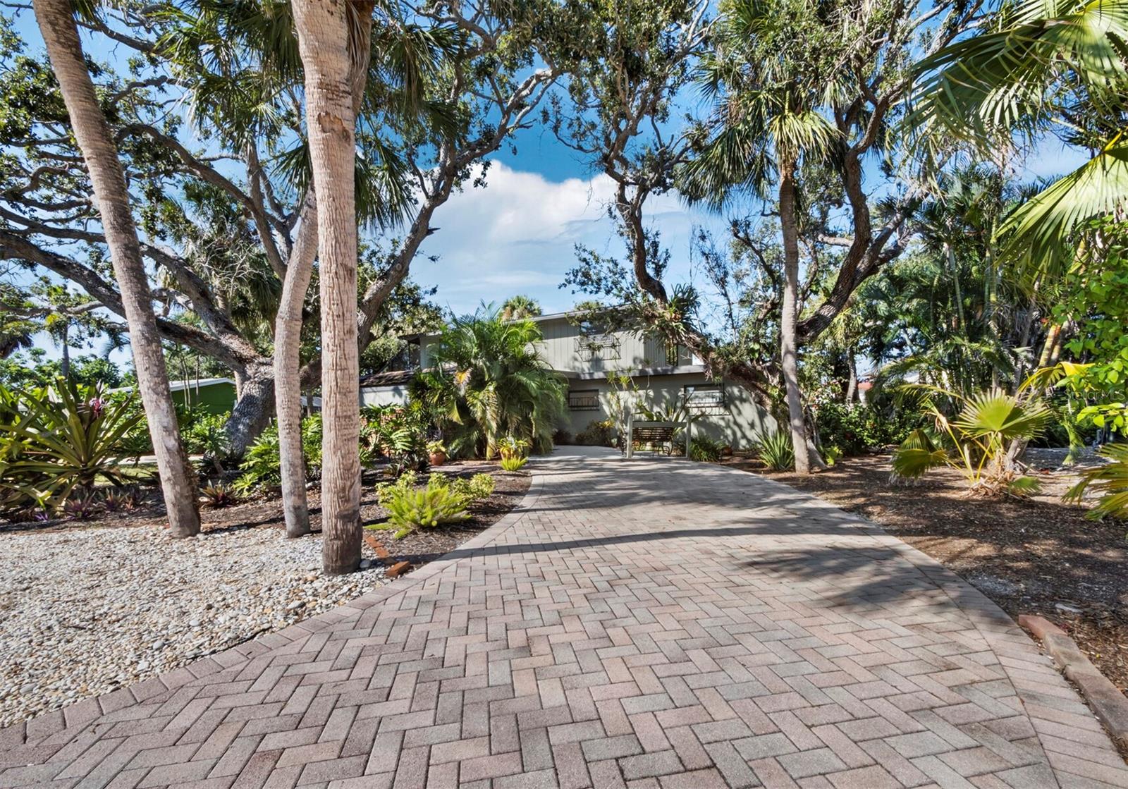 5451 SHADOW LAWN DR — photo 2