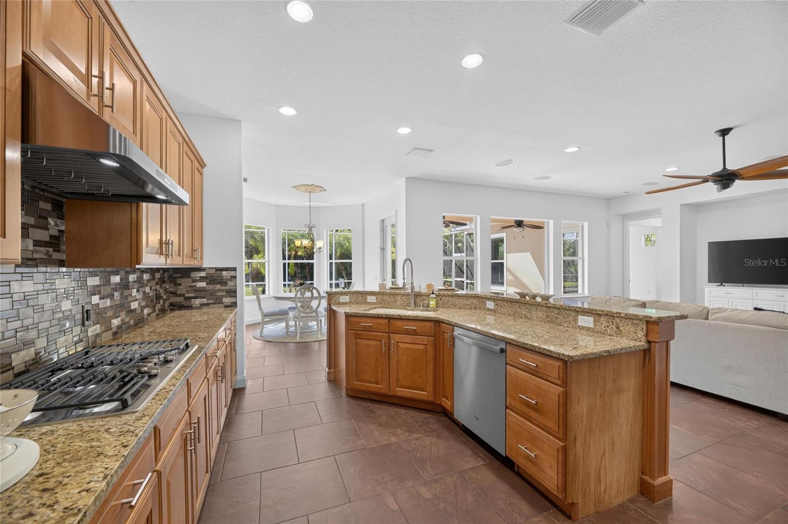 824 ISLEBAY DR — photo 32