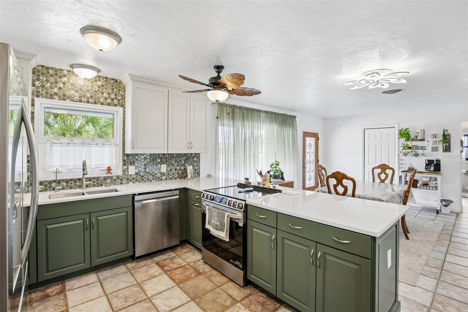 806 BLUE HERON BLVD — photo 3