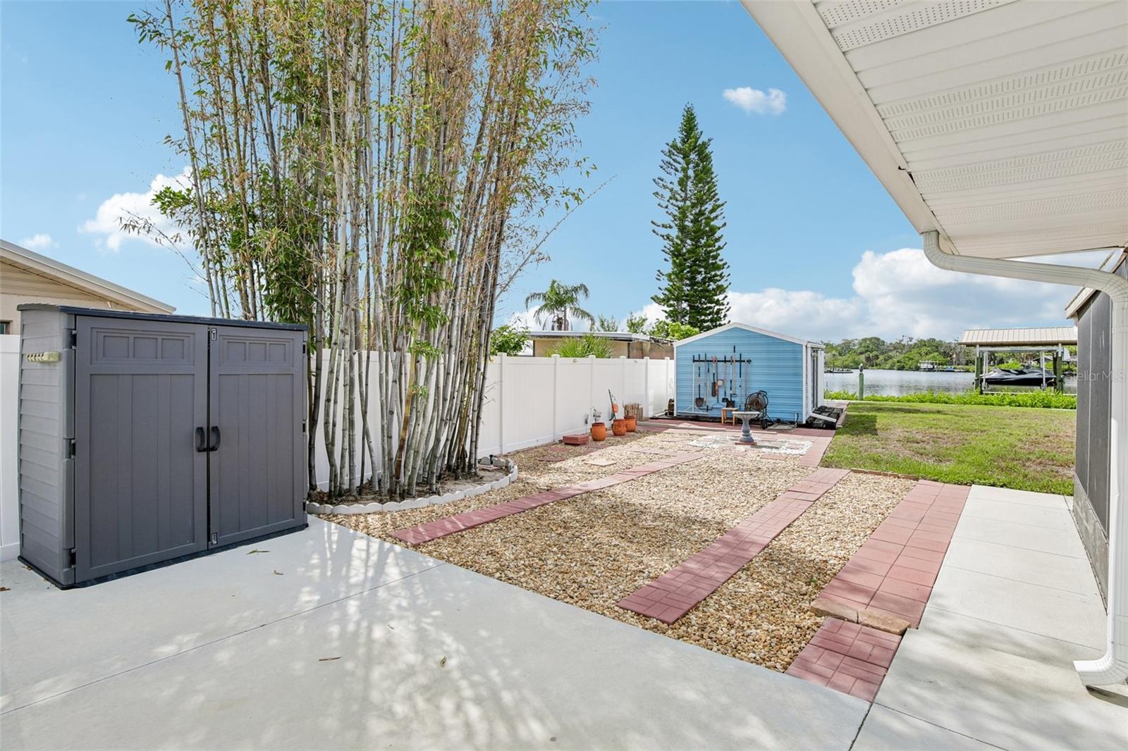 806 BLUE HERON BLVD — photo 22